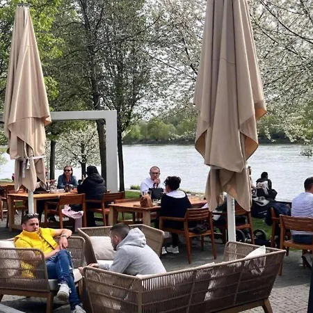 Donald Eurovea Апартаменти Братислава