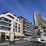 Donald Eurovea Apartment *