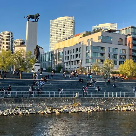 Donald Eurovea Апартаменти