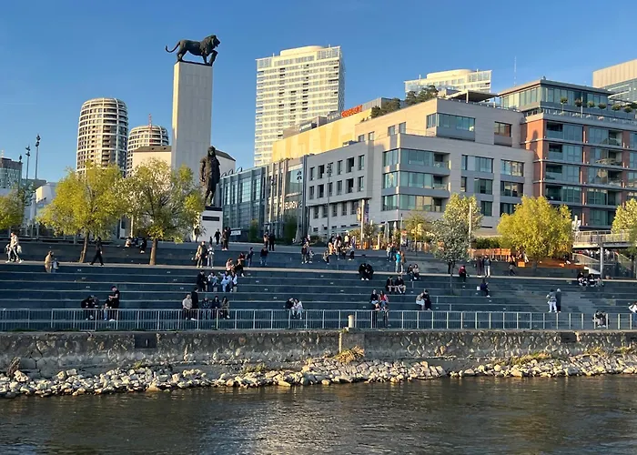 Donald Eurovea Апартаменти